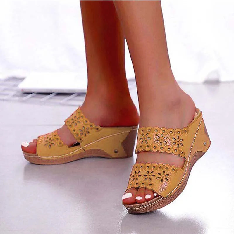 Brinda - Bequeme Sommer-Sandalen mit Keilabsatz und Fischmund-Design