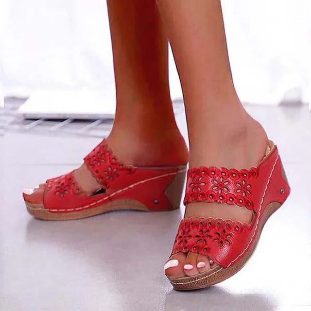 Brinda - Bequeme Sommer-Sandalen mit Keilabsatz und Fischmund-Design