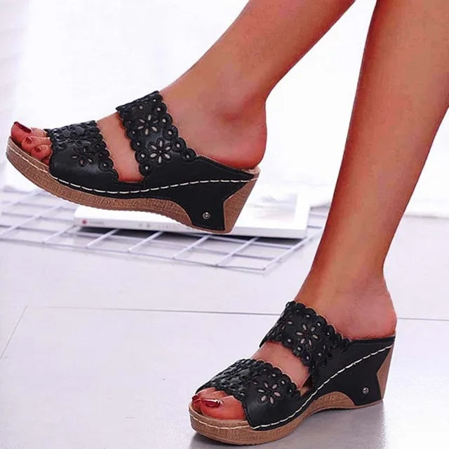 Brinda - Bequeme Sommer-Sandalen mit Keilabsatz und Fischmund-Design