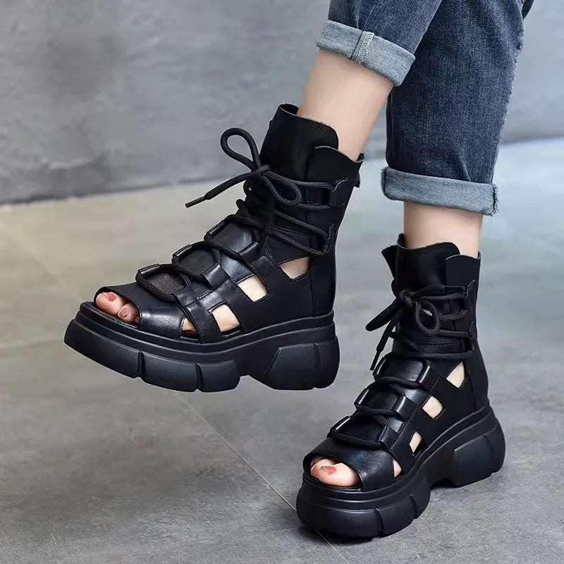 Kendra - Sandalen mit Keilabsatz und Knöchelriemen