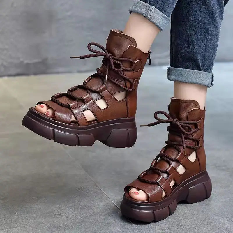 Kendra - Sandalen mit Keilabsatz und Knöchelriemen