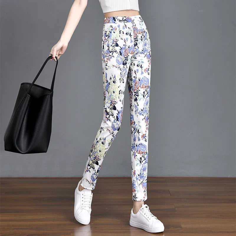 Dakota - High Waist Modische Damenhose mit Blumendruck