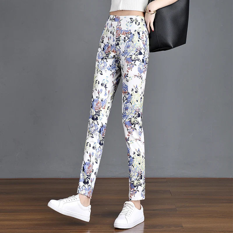Dakota - High Waist Modische Damenhose mit Blumendruck