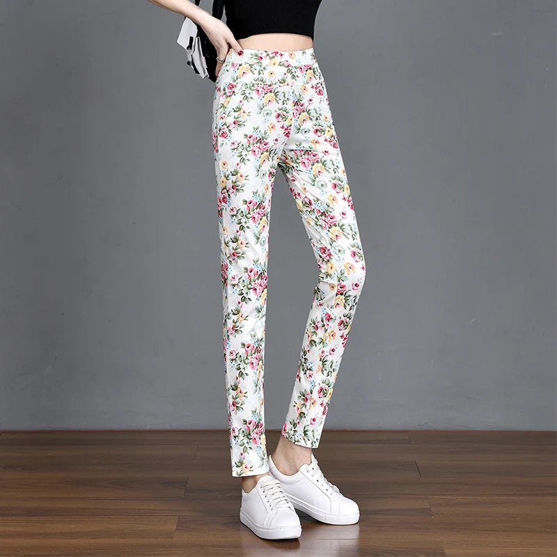 Dakota - High Waist Modische Damenhose mit Blumendruck