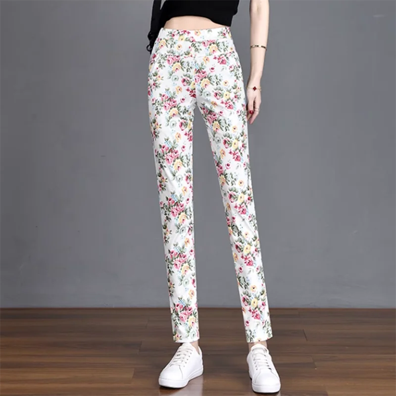 Dakota - High Waist Modische Damenhose mit Blumendruck