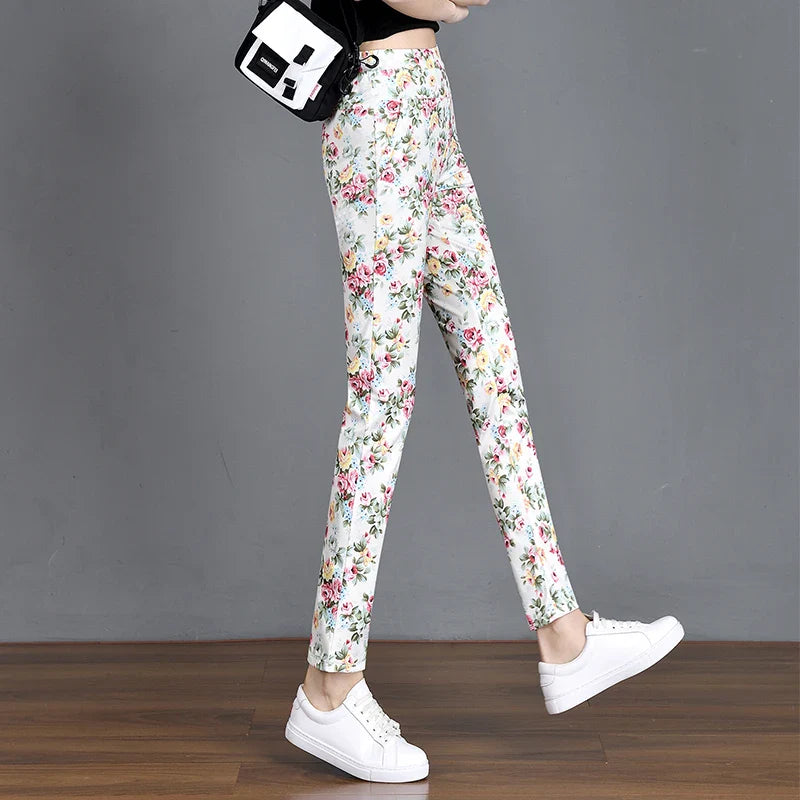 Dakota - High Waist Modische Damenhose mit Blumendruck