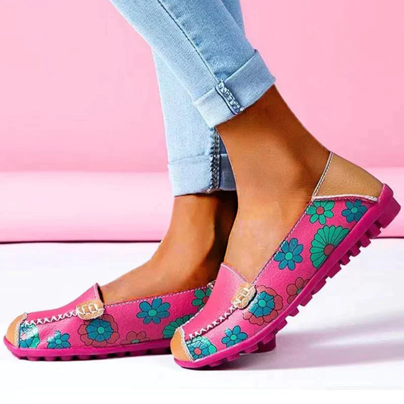 Loafer: Bequeme Slip-On-Schuhe mit Blumenmuster für Herbst
