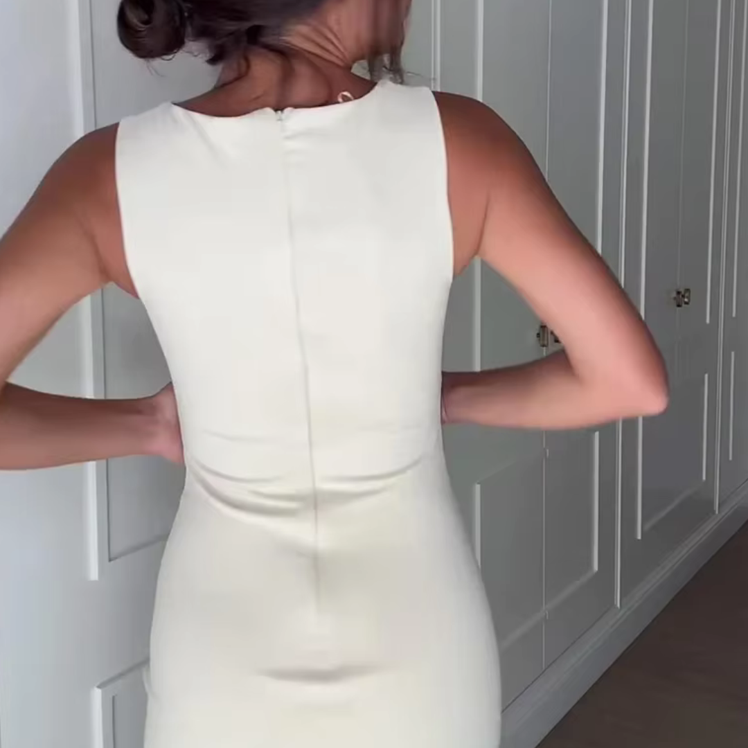 Alinde Kleid | Elegantes Strandkleid mit V-Ausschnitt und Hohlmuster