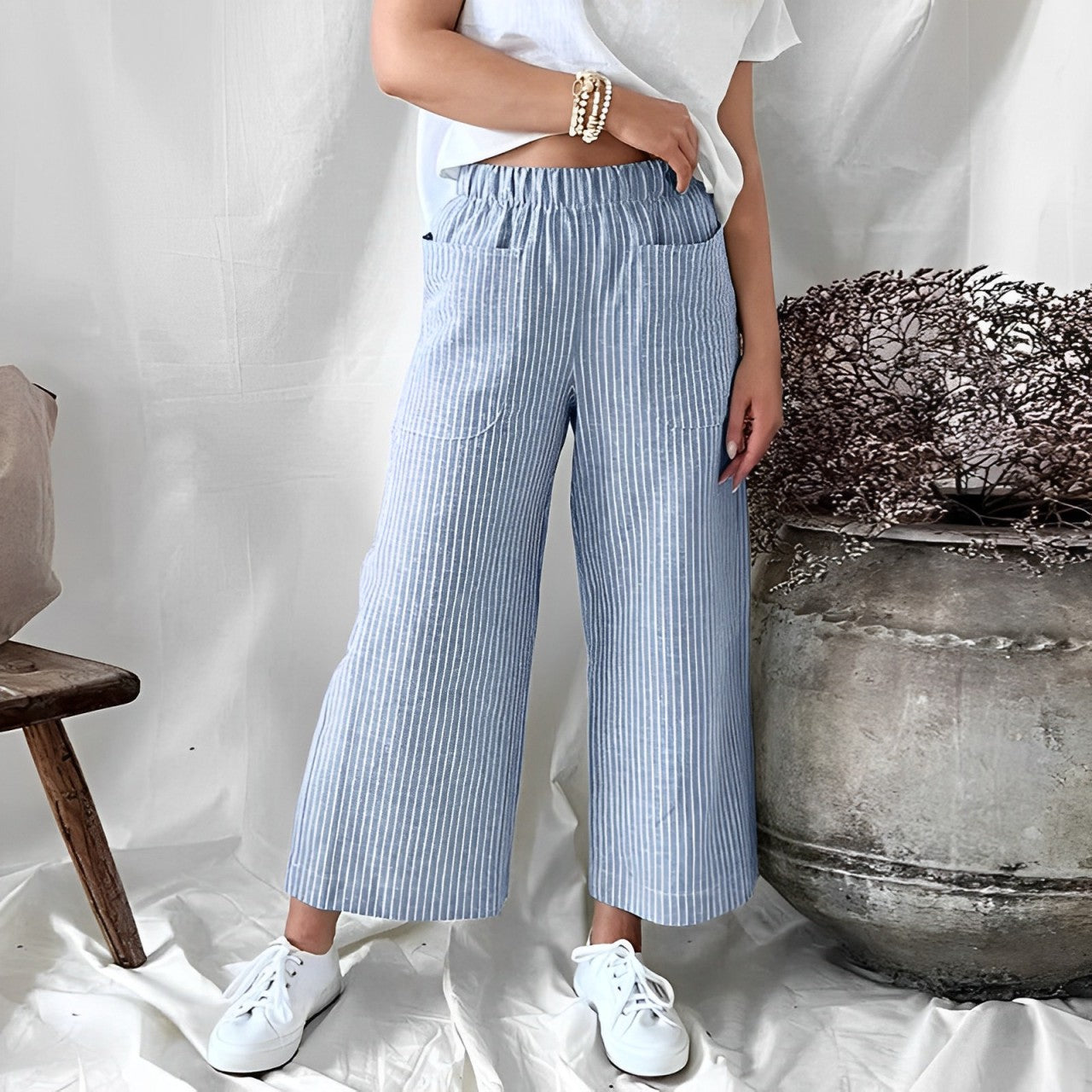 Hosen aus Baumwolle und Hanf für Frauen. Lässiger Stil mit Taschen