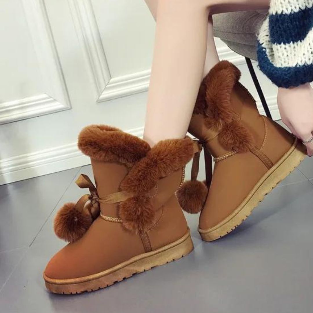 Dahlia - Elegante Winterstiefel mit Pompon-Verzierung