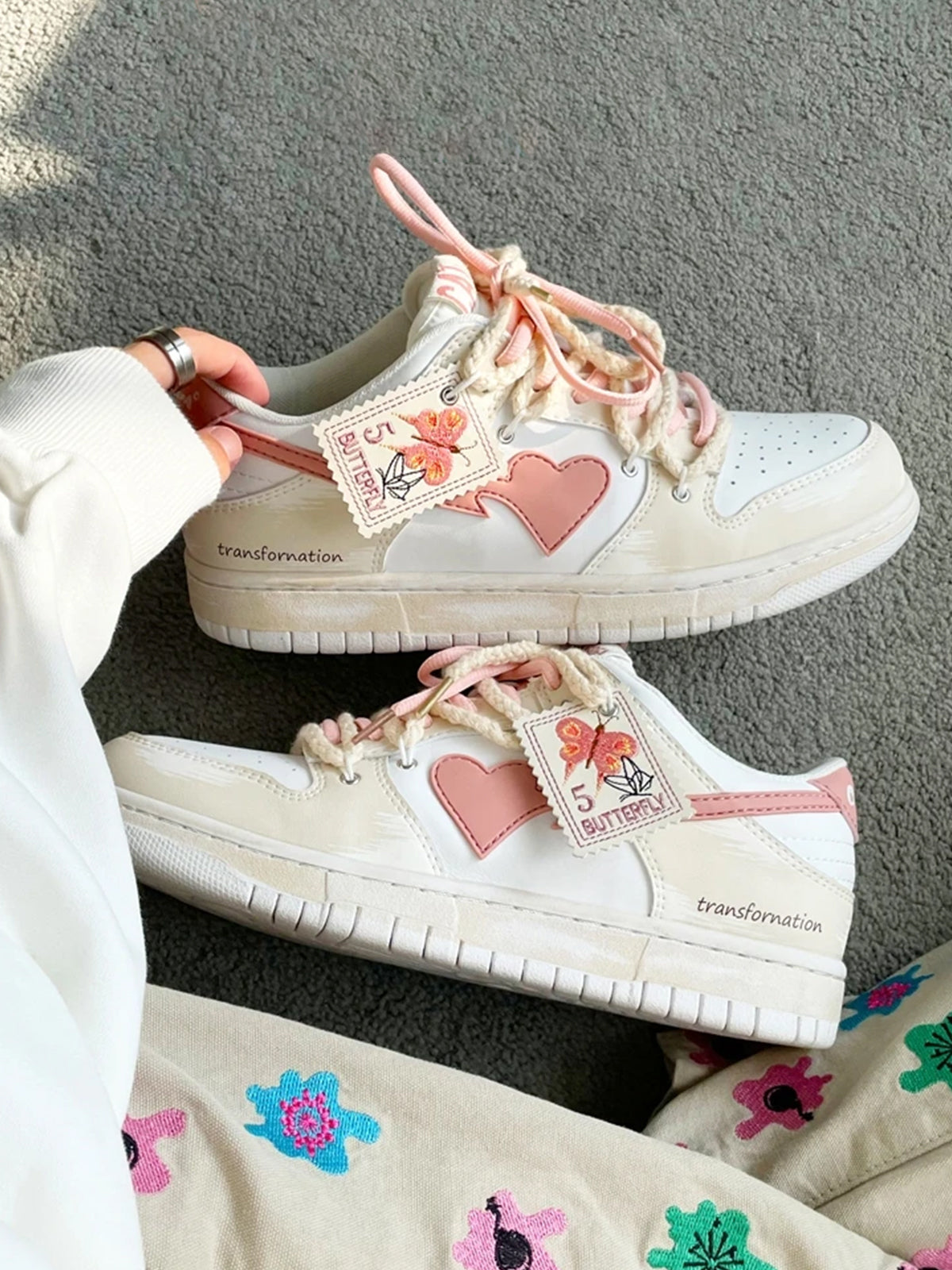 Euan - Schwebende Herz Rosa Schmetterling Skate Schuhe