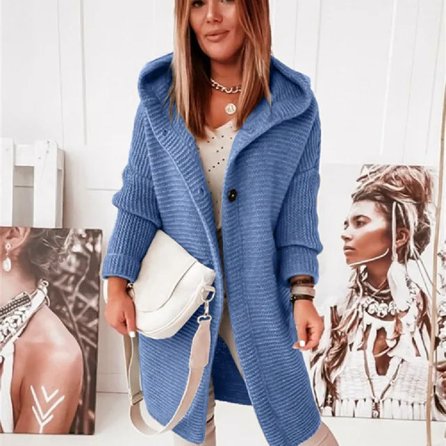 Amelia - Strickstrickjacke mit Kapuze und Knöpfen