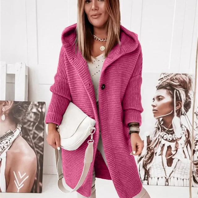 Amelia - Strickstrickjacke mit Kapuze und Knöpfen