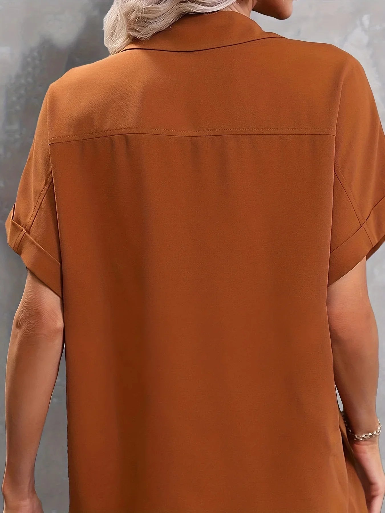 Vårin - Klassische Bluse mit Tasche