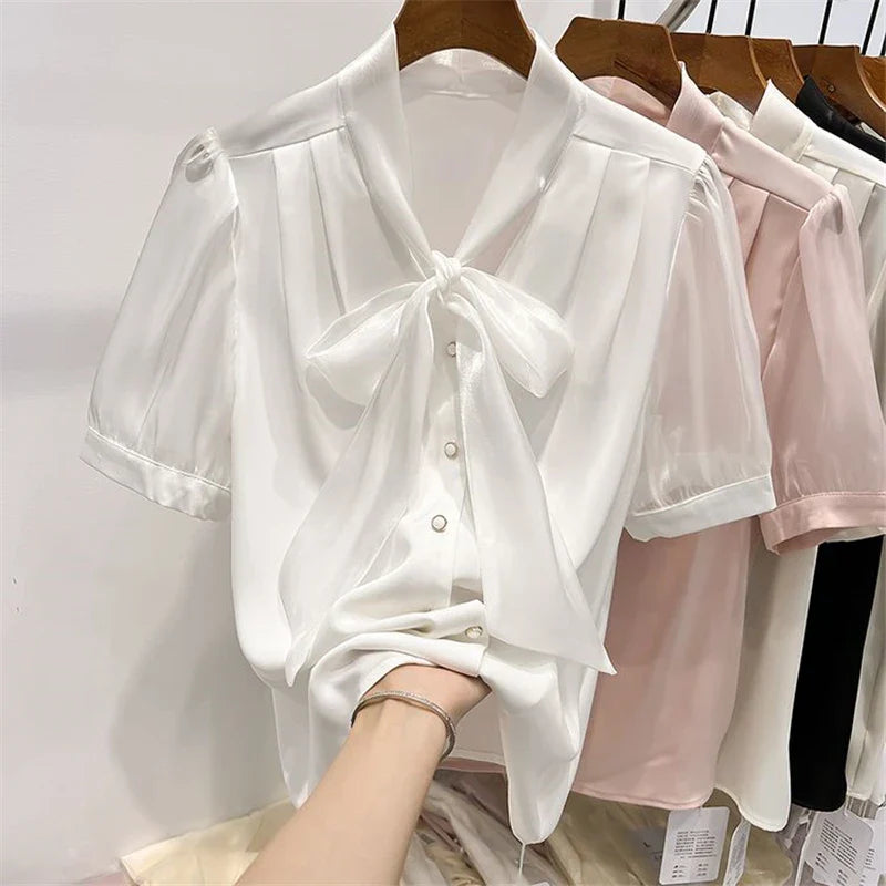 Bloom - Bluse mit Schleife und Schnürung