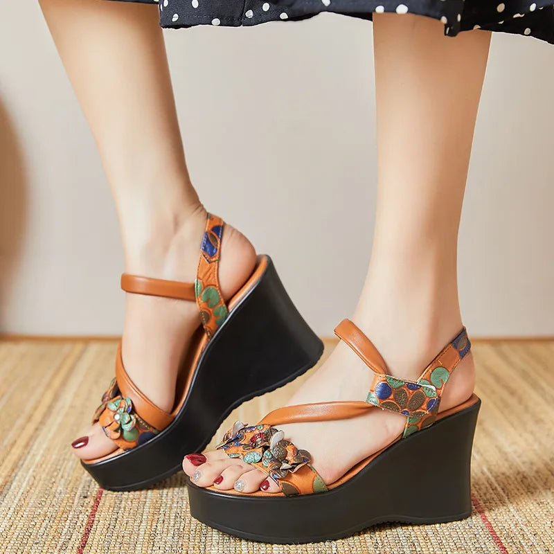 Hana - Retro-Gladiator-Sandalen mit Blumenmuster