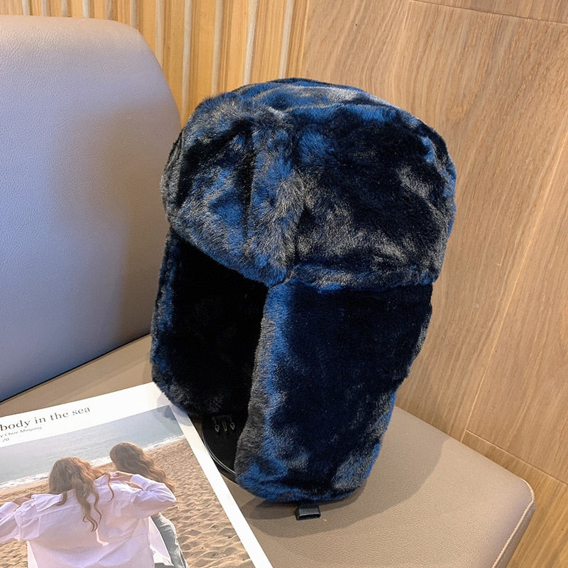 Wärmende Mütze mit weichem Material und Ohrenklappen