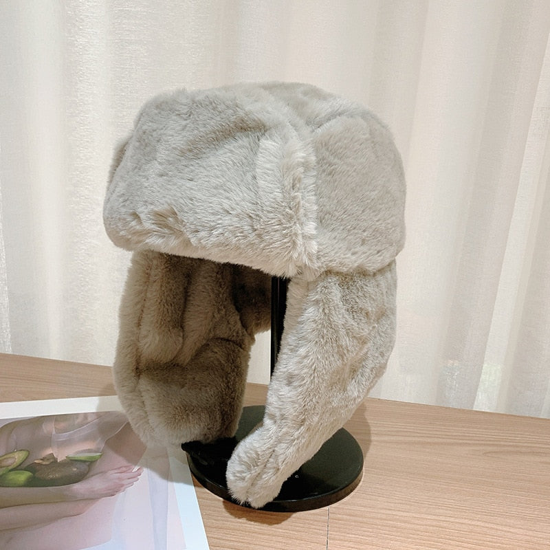 Wärmende Mütze mit weichem Material und Ohrenklappen