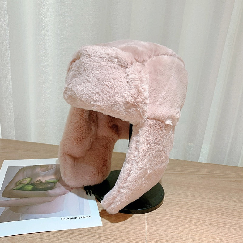 Wärmende Mütze mit weichem Material und Ohrenklappen