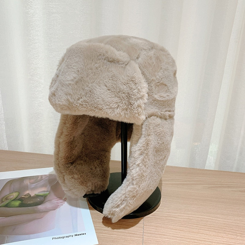 Wärmende Mütze mit weichem Material und Ohrenklappen