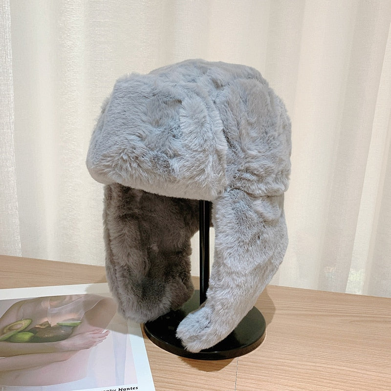 Wärmende Mütze mit weichem Material und Ohrenklappen