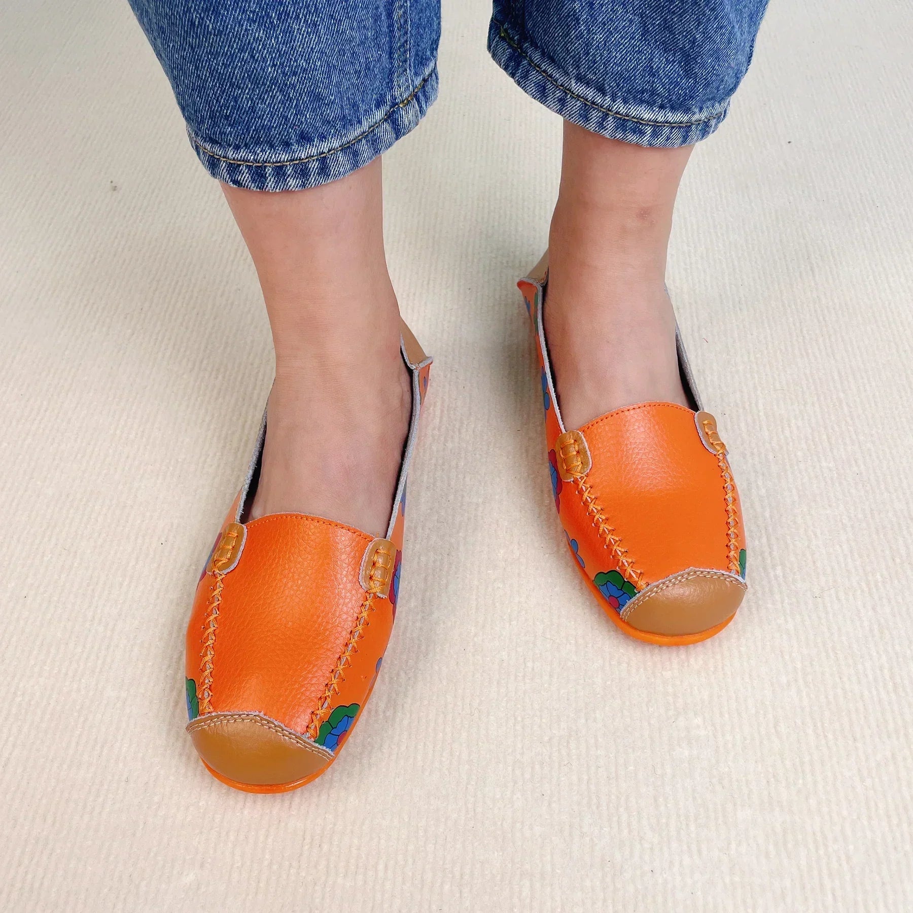 Loafer: Bequeme Slip-On-Schuhe mit Blumenmuster für Herbst