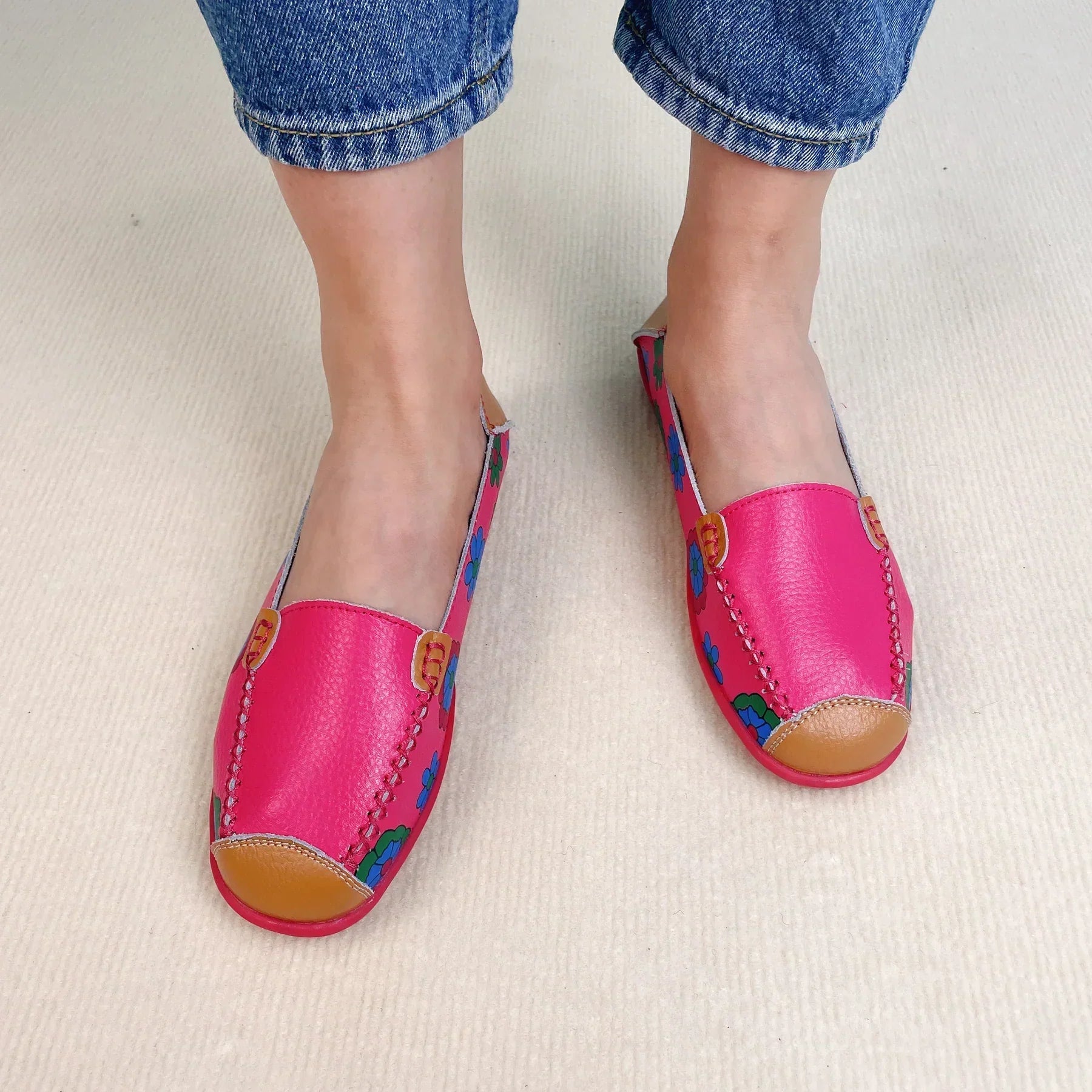 Loafer: Bequeme Slip-On-Schuhe mit Blumenmuster für Herbst