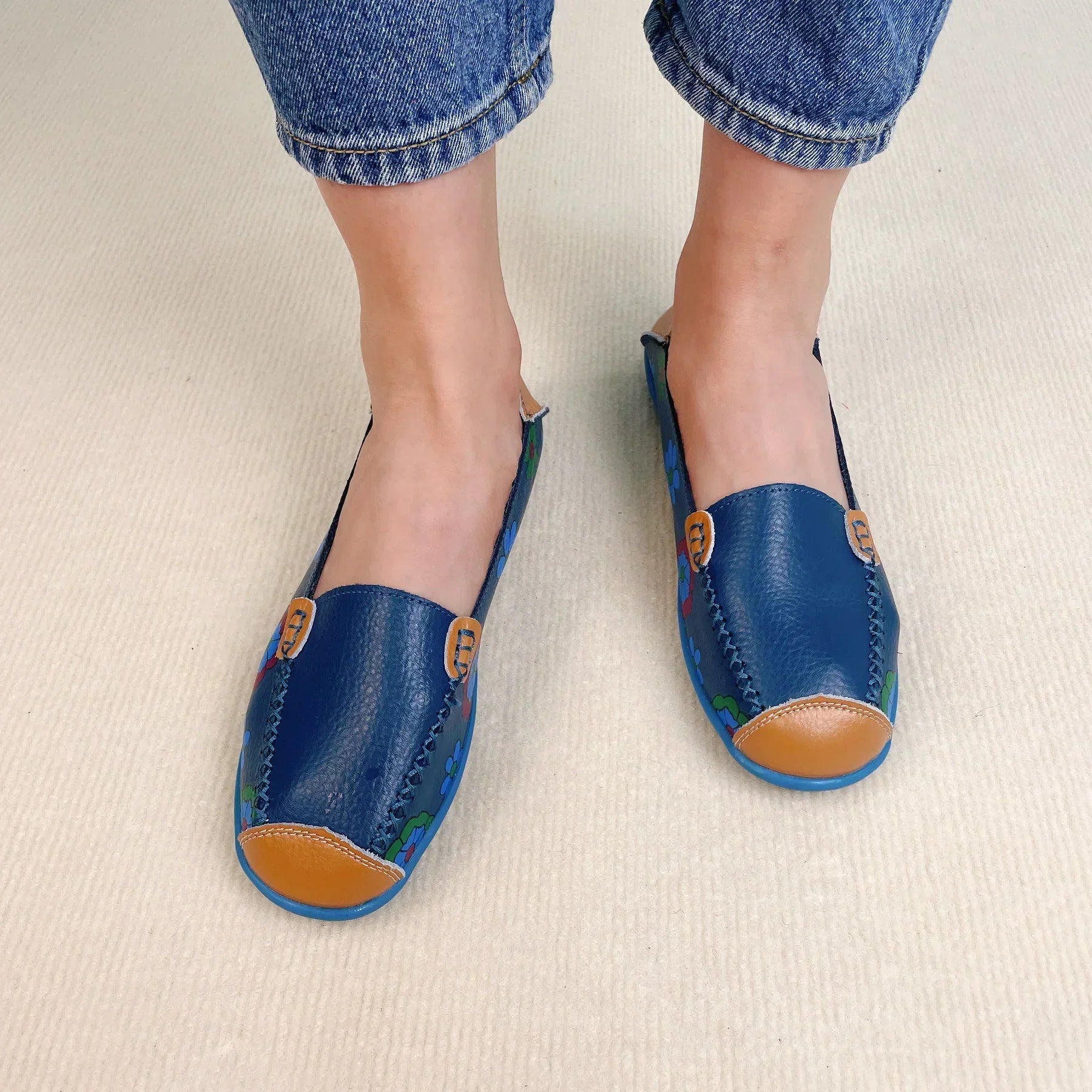 Loafer: Bequeme Slip-On-Schuhe mit Blumenmuster für Herbst