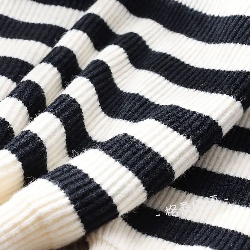 Rochelle - Stylischer Streifenpullover mit Reißverschlusskragen