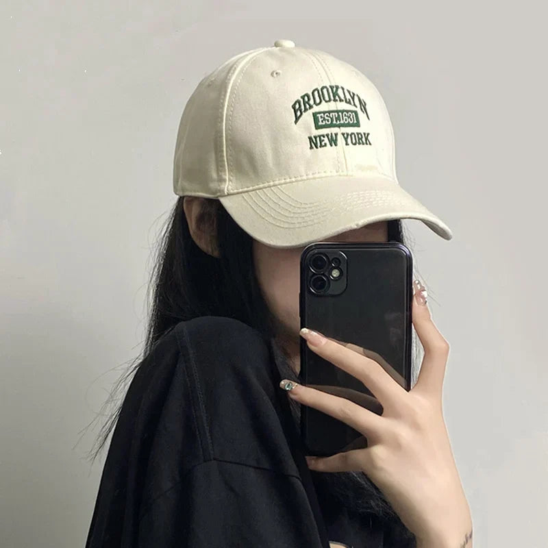 Damen-Baseballkappe mit gestickten Buchstaben