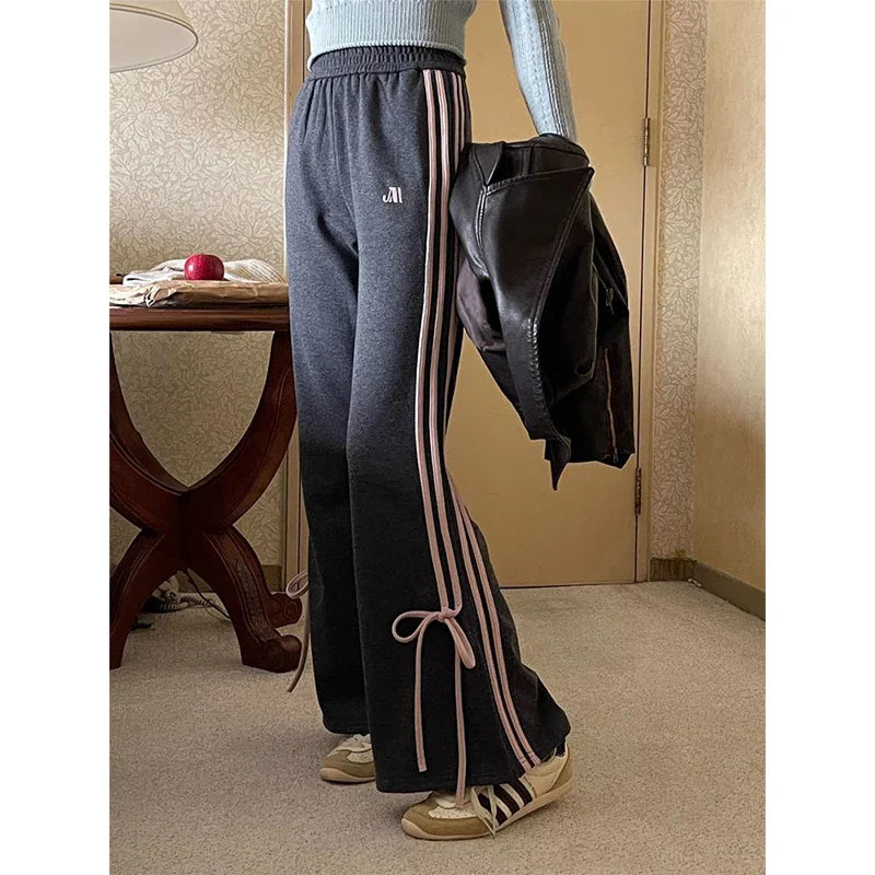 Rachel - Gestreifte Sweatpants mit Schleifenbindung und weitem Bein