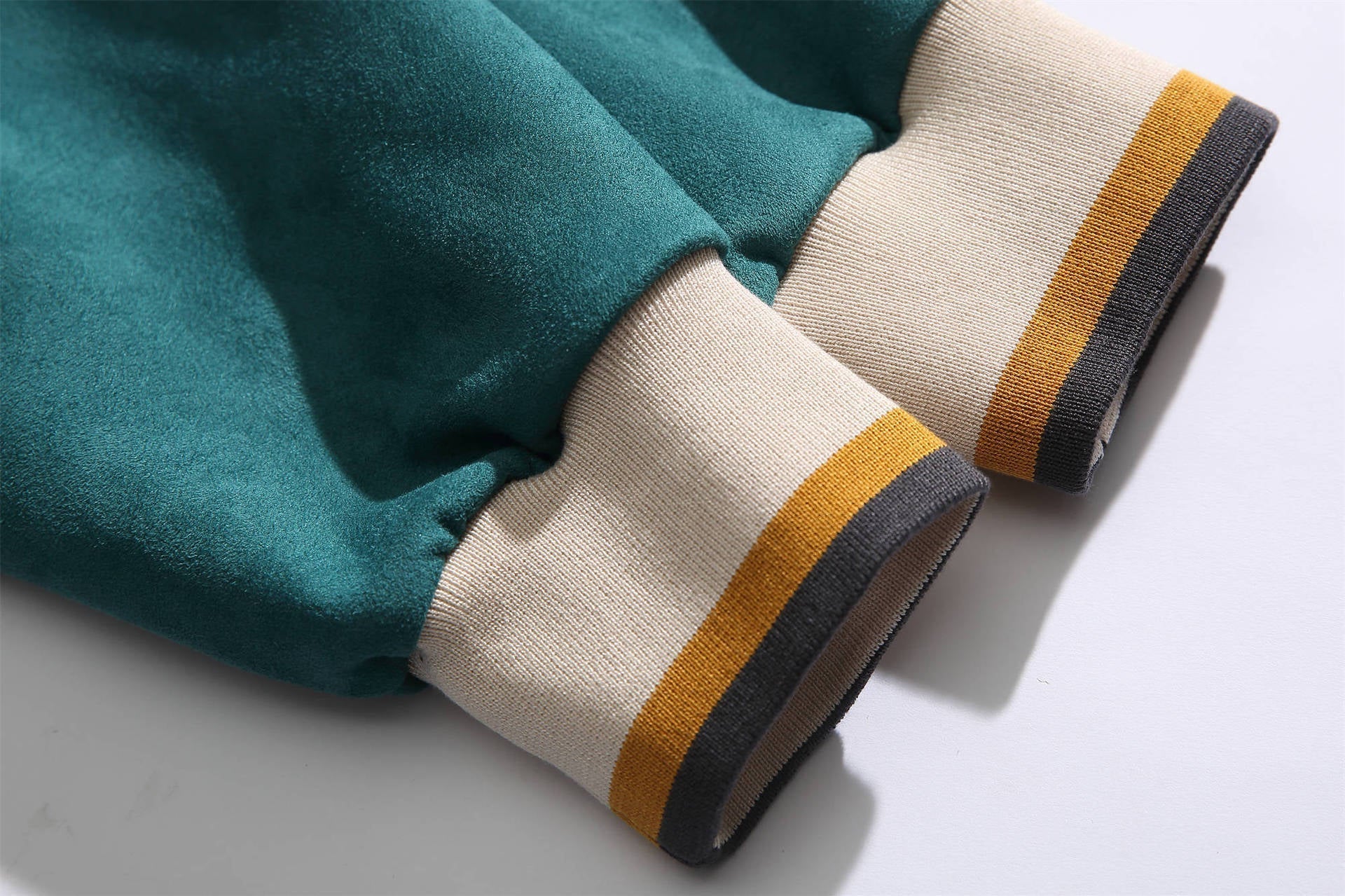 Saffron - Samt Sweatshirt mit Dreifachlinien-Design