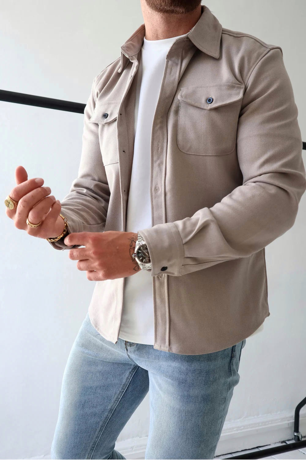 Overshirt – Langärmliges Herrenhemd mit Brusttaschen und Knöpfen