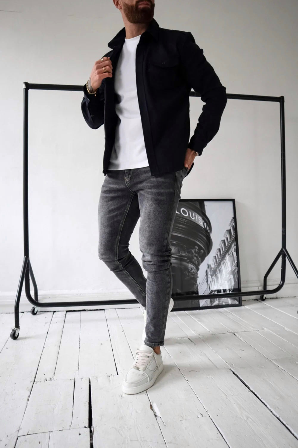 Overshirt – Langärmliges Herrenhemd mit Brusttaschen und Knöpfen