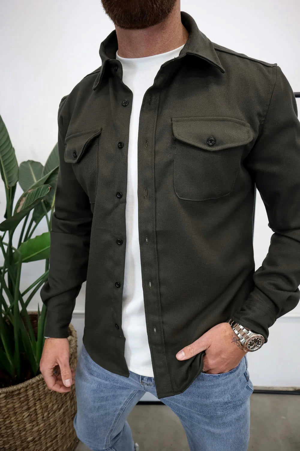 Overshirt – Langärmliges Herrenhemd mit Brusttaschen und Knöpfen