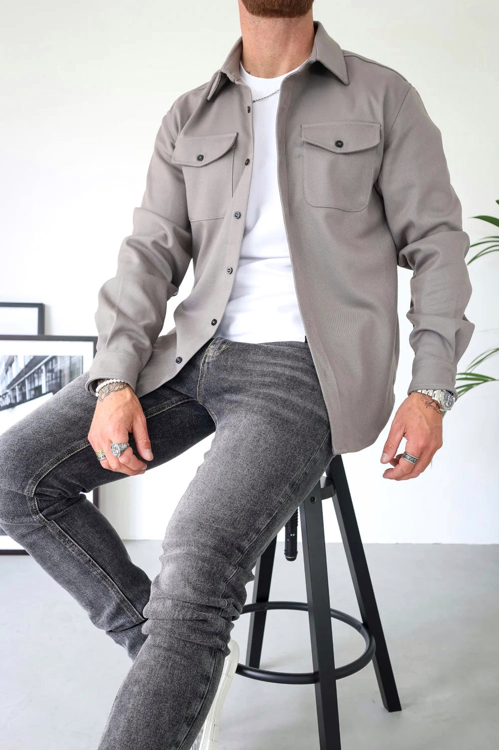 Overshirt – Langärmliges Herrenhemd mit Brusttaschen und Knöpfen