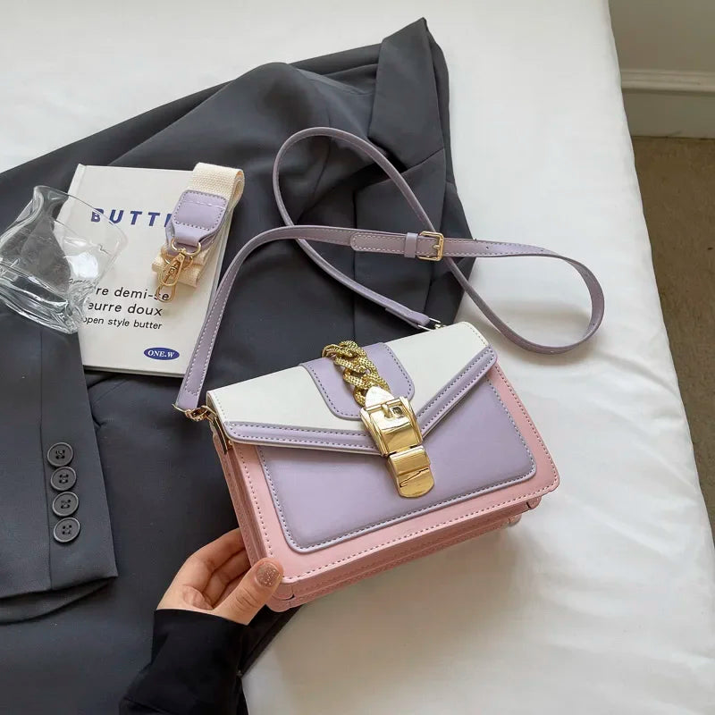 Kleine Y2K Umhängetasche – Retro Tasche mit Klappverschluss und Kettendetail - Uljana