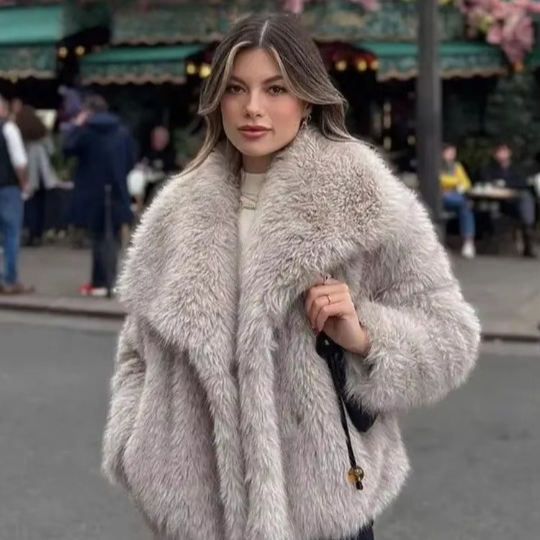 Milane | Warme Stilvolle Kunstfelljacke
