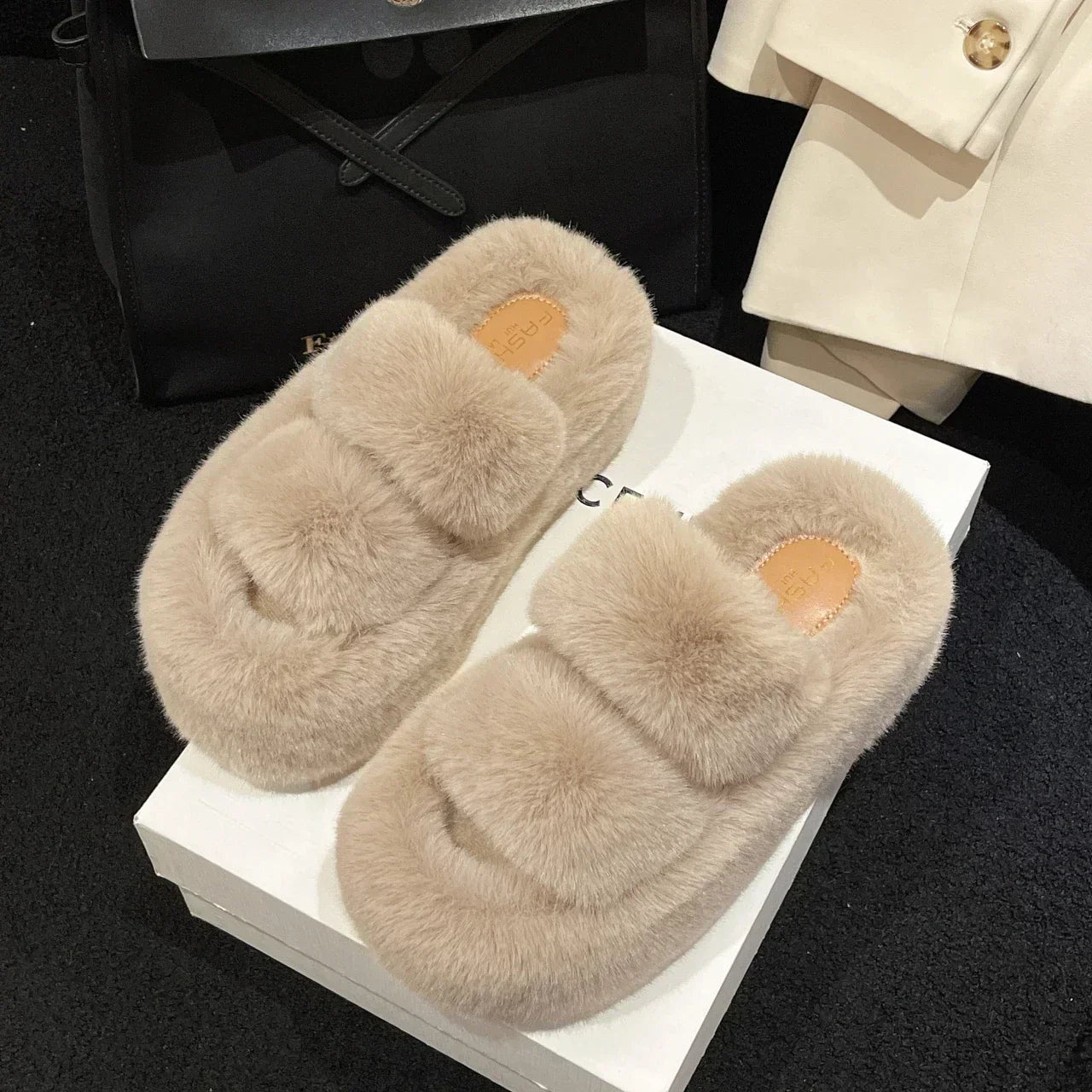 Lillymoda | Furry Luxe - flauschig weiche Hauspantoffeln