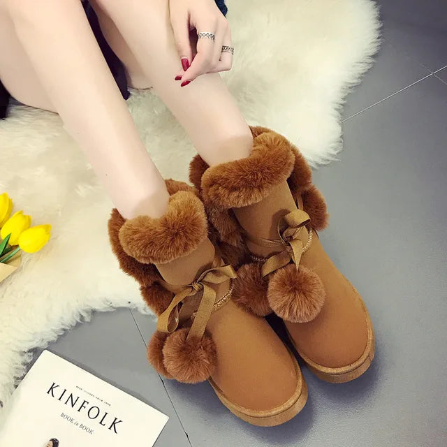 Dahlia - Elegante Winterstiefel mit Pompon-Verzierung