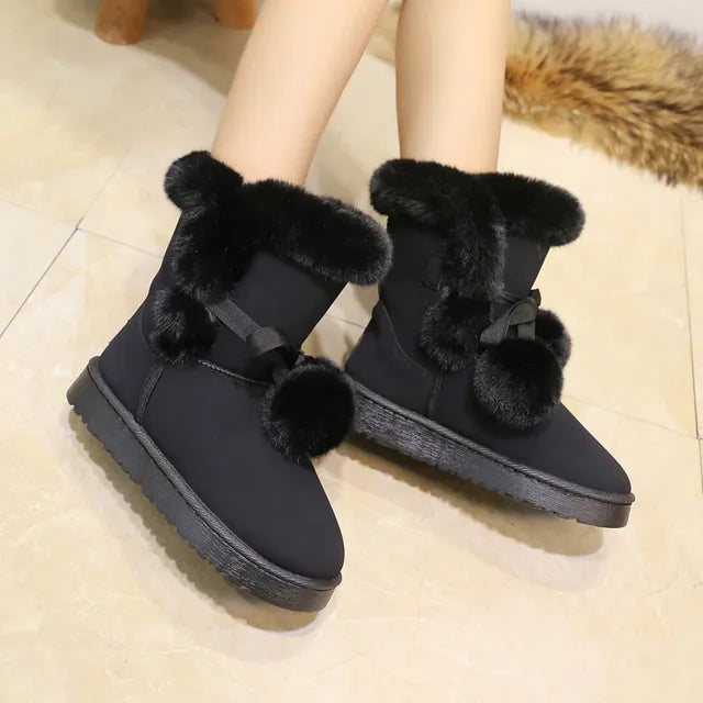Dahlia - Elegante Winterstiefel mit Pompon-Verzierung