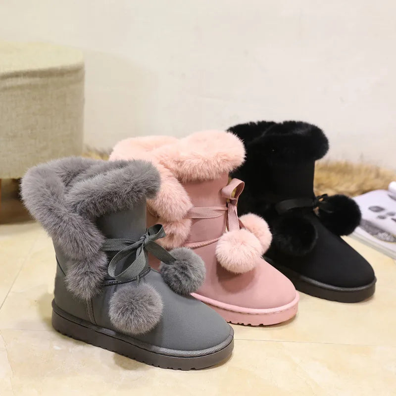 Dahlia - Elegante Winterstiefel mit Pompon-Verzierung