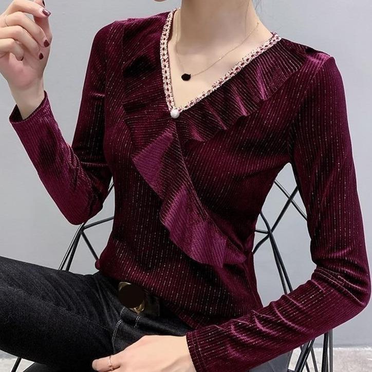 Umschlag-T-Shirt mit Rüsche und Schmuck
