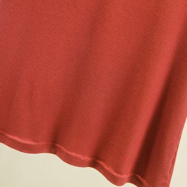 Locker geschnittenes Damen-T-Shirt mit V-Ausschnitt
