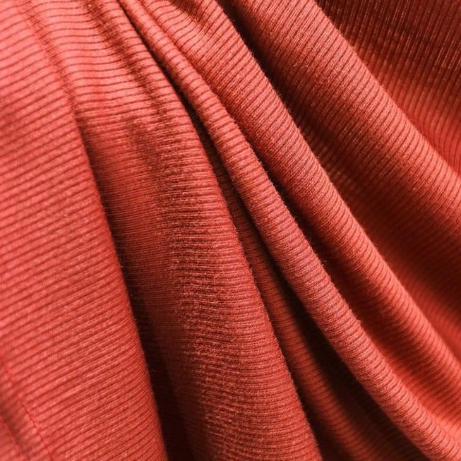 Locker geschnittenes Damen-T-Shirt mit V-Ausschnitt