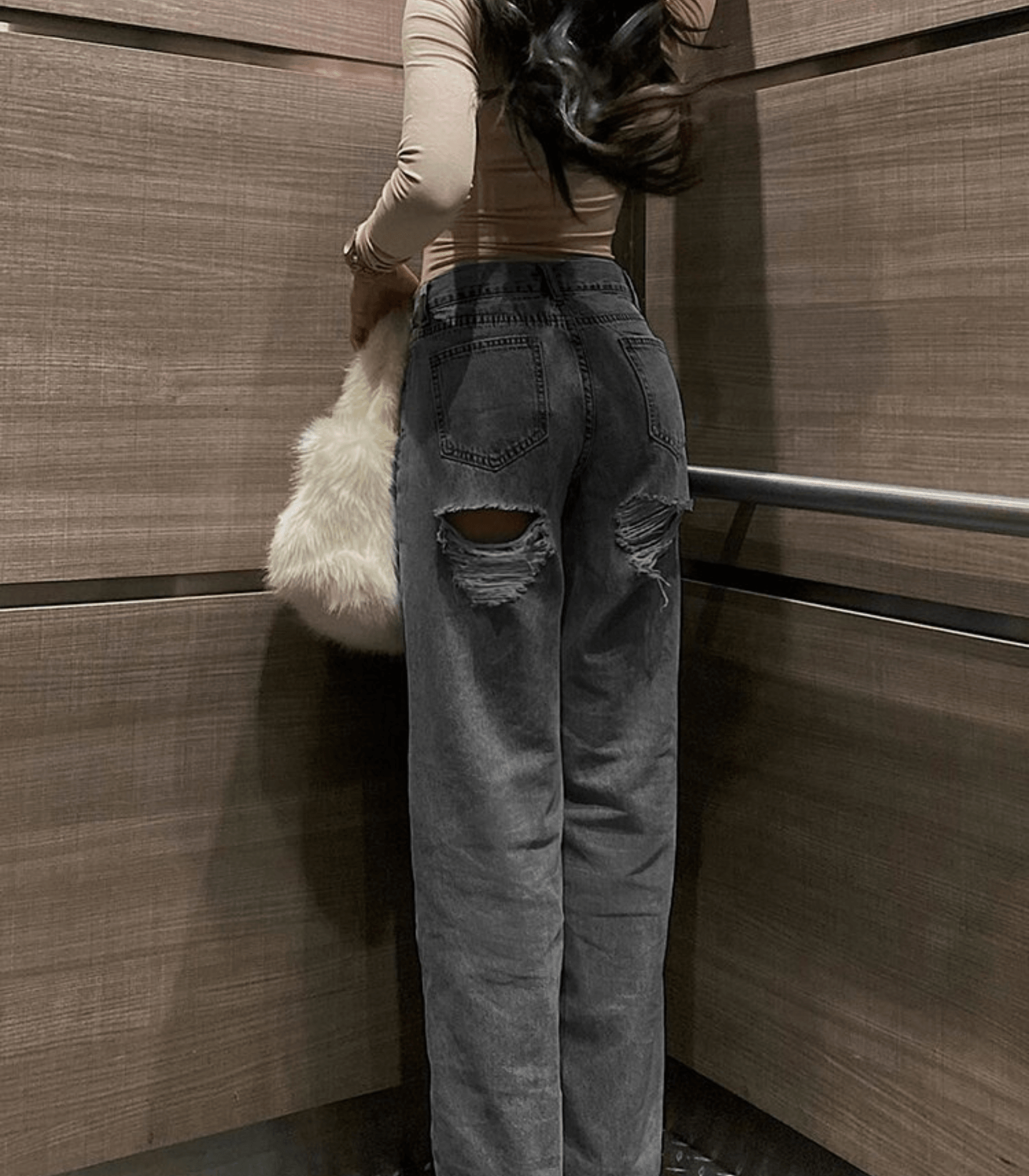 Baggy Denim-Jeans mit Rissen im hinteren Bereich