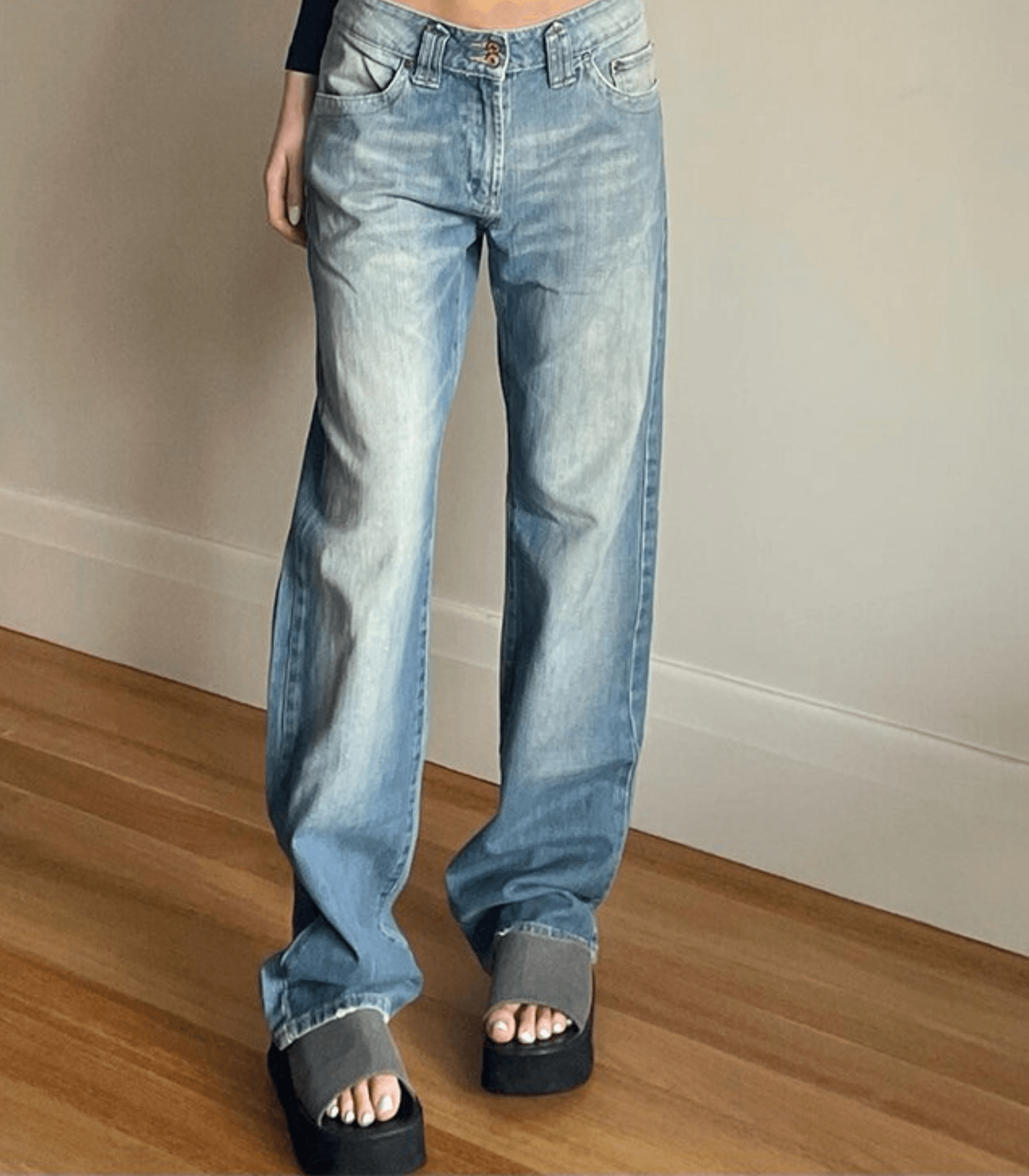 Entspannte Straight-Jeans mit einer niedrigen Bundhöhe
