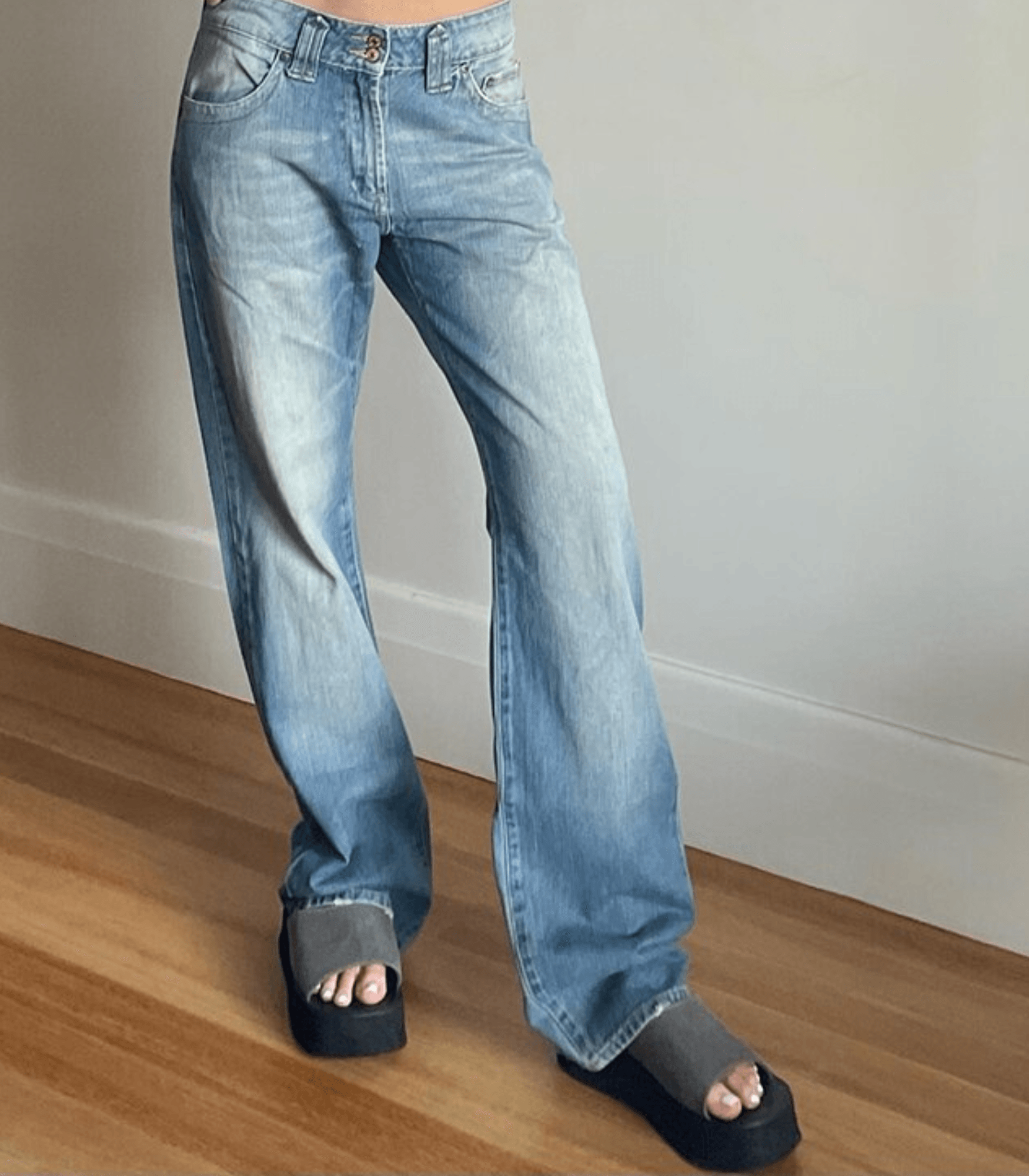 Entspannte Straight-Jeans mit einer niedrigen Bundhöhe