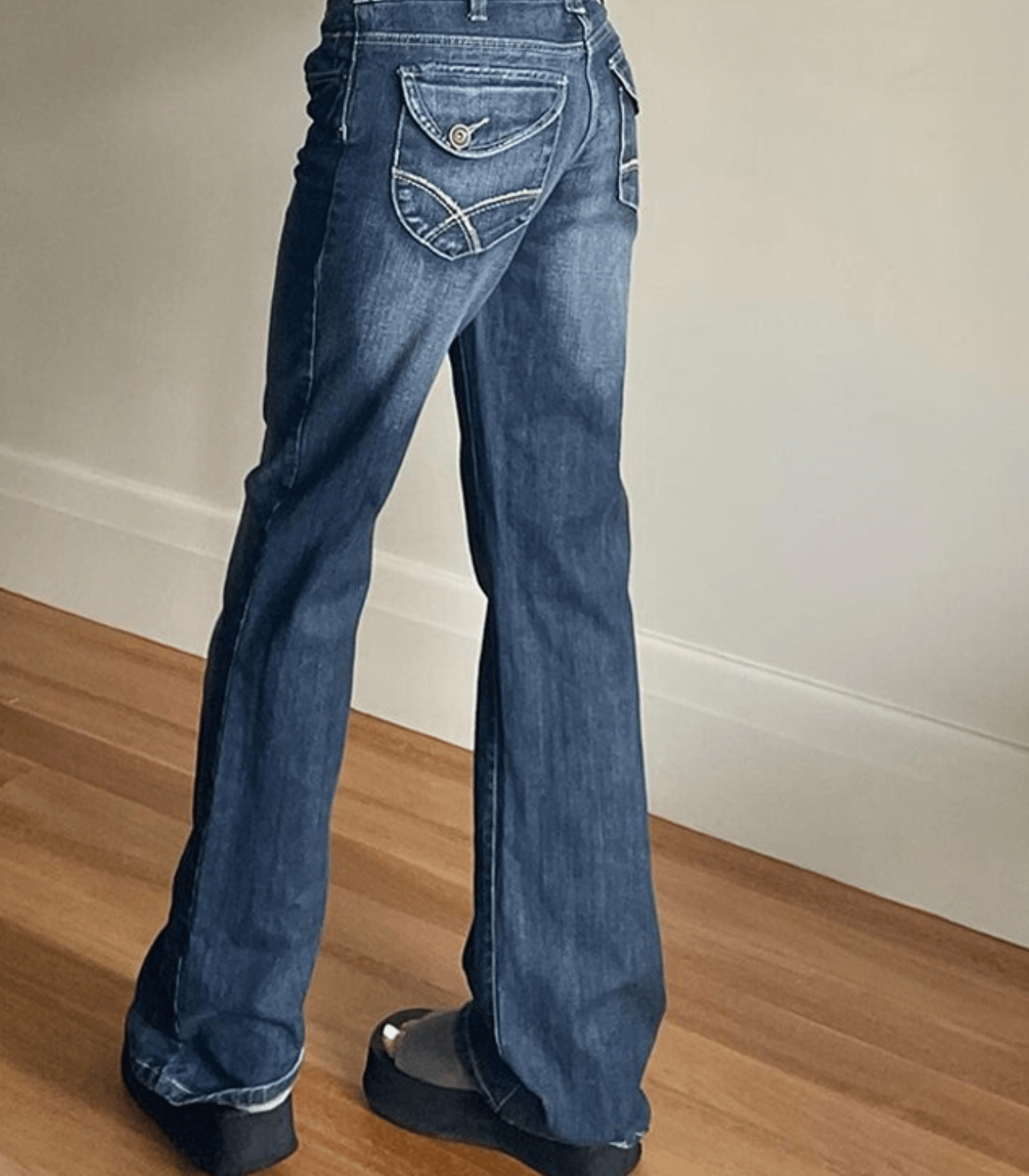 Entspannte Straight-Jeans mit einer niedrigen Bundhöhe