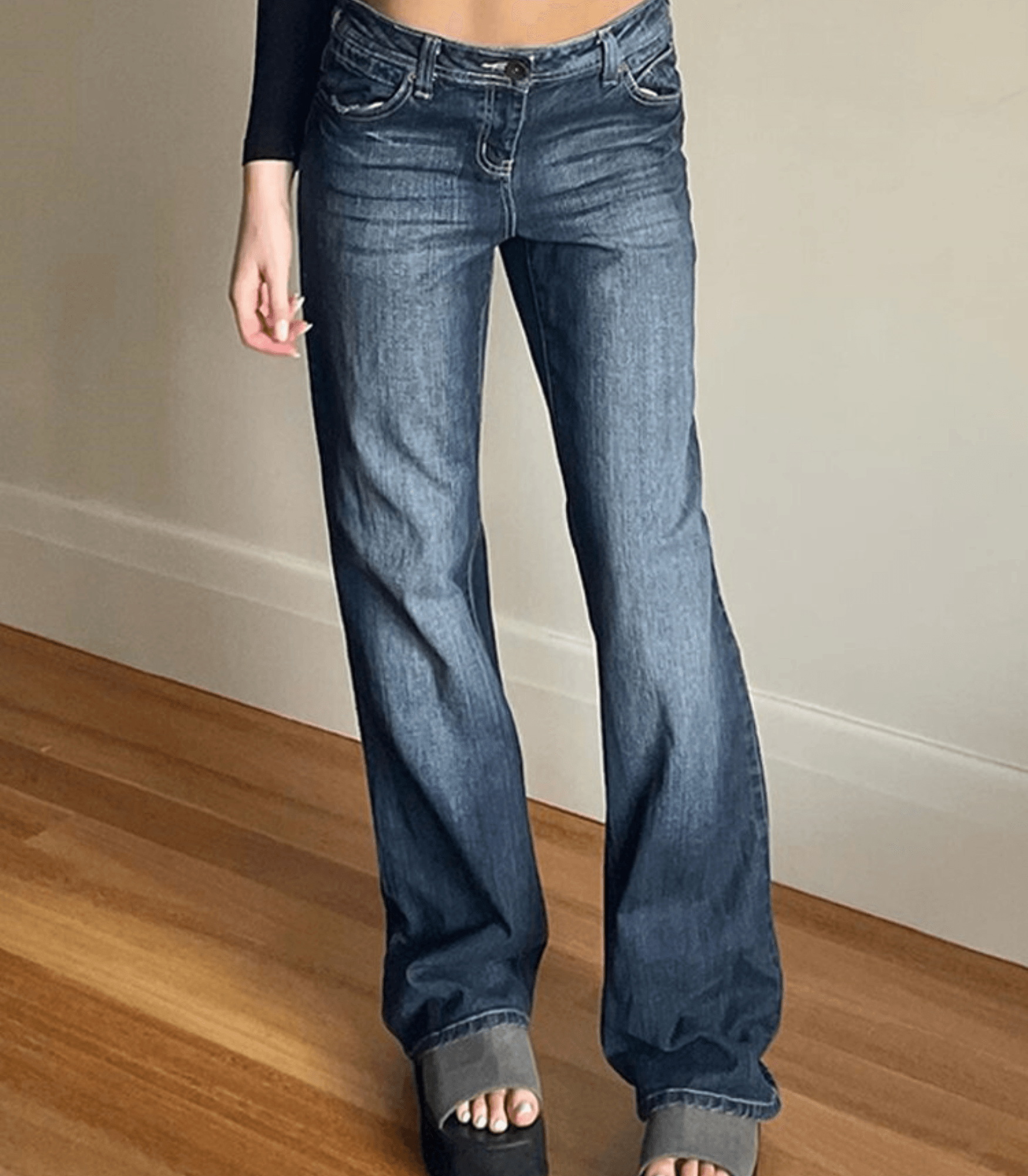 Entspannte Straight-Jeans mit einer niedrigen Bundhöhe